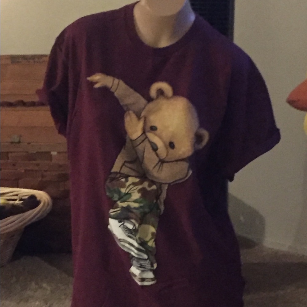 Maroon Red T-shirt. Unisex, size medium